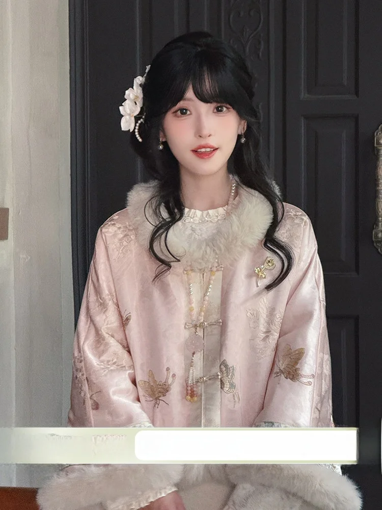 

Новый китайский комплект Chuan Dai: вышитая шелковая бархатная розовая верхняя одежда и зимняя юбка-русалка с кружевной отделкой