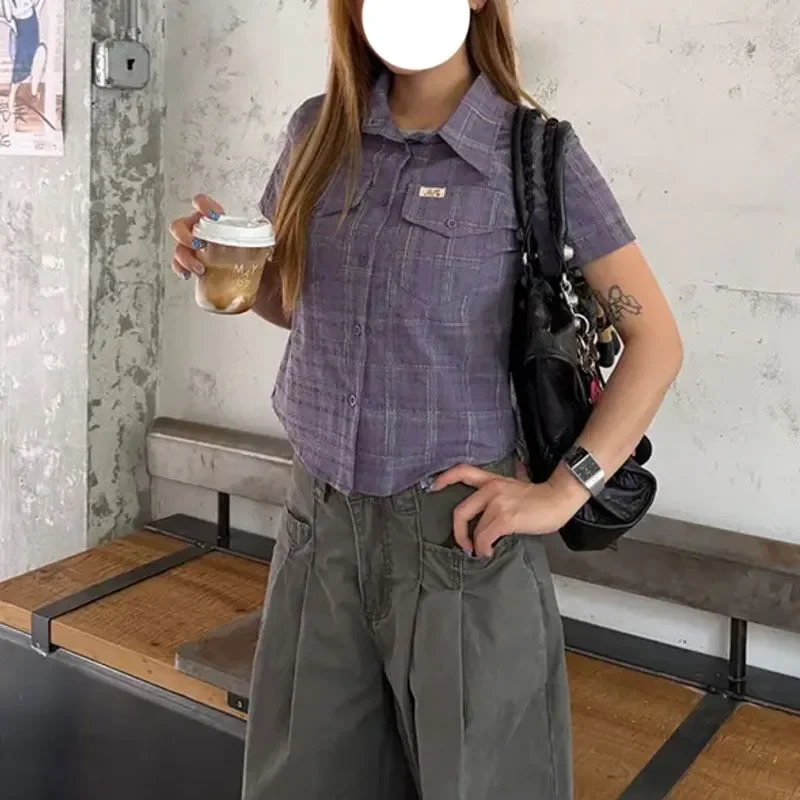 

Women's Retro American Plaid Short Sleeve Shirt, Lapel Collar Cropped Top with Pockets, Casual Y2K Style Blouse