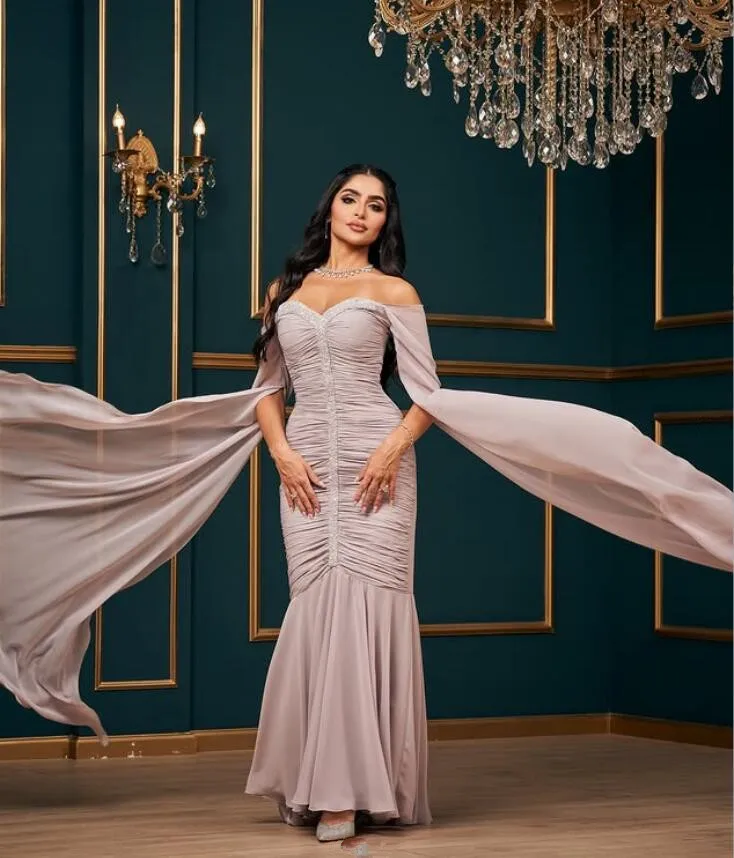 Vestidos formales de noche saudíes de sirena con hombros descubiertos, capa de manga larga de cristal fruncida, vestidos de fiesta árabes de Dubái personalizados