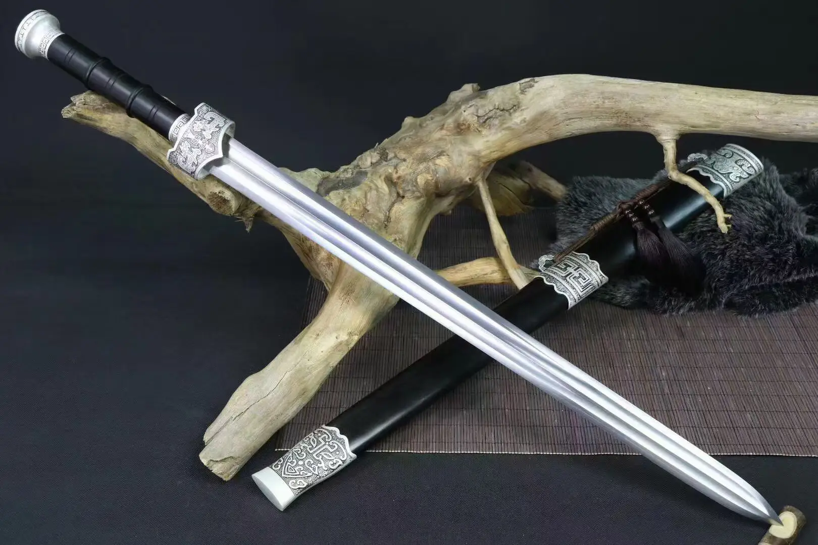 Katana King Sword steel ebony hilt gift martial arts enthusiasts and warriors   European gentleman Middle Ages