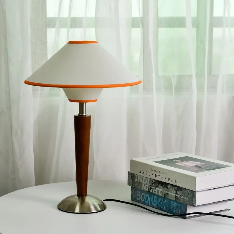 Retro LED Advanced Solid Wood Floor Lamps Study Bedroom Bedsides Study Decorative Home Atmosphere Fabric Table Lights Luminaires