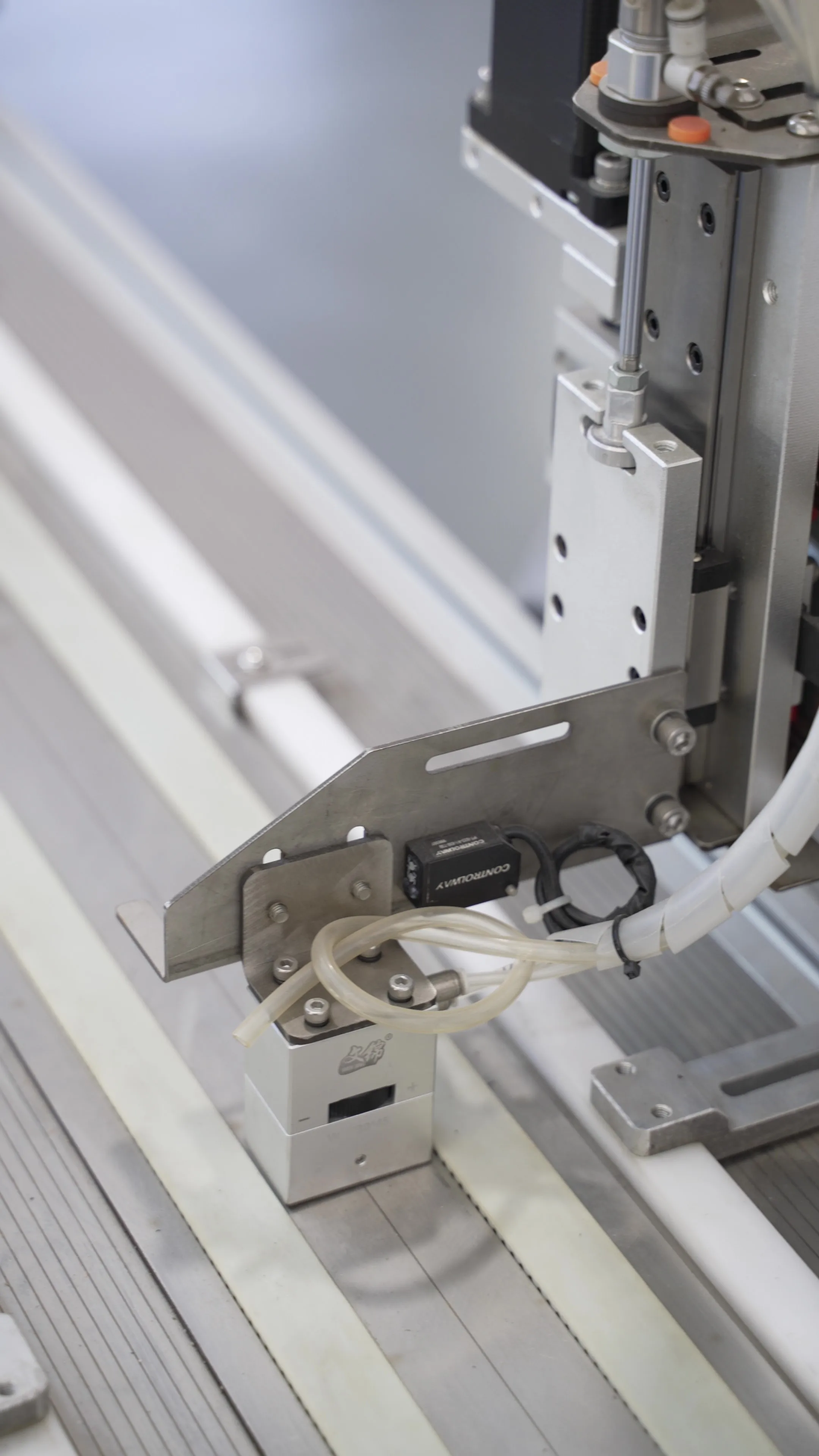 Ultima tecnologia Tessili per la casa Macchina da disegno a tratteggio Forte forza di compressione Bassa tensione Lunga durata con motore centrale