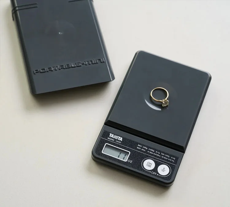 Tanita 1475T Taschenwaage mit hoher Kapazität, 1200 g Fassungsvermögen, 1 g Genauigkeit mit abnehmbarem Tablett und fester Abdeckung für Schmuck und Bullion – Detail 6