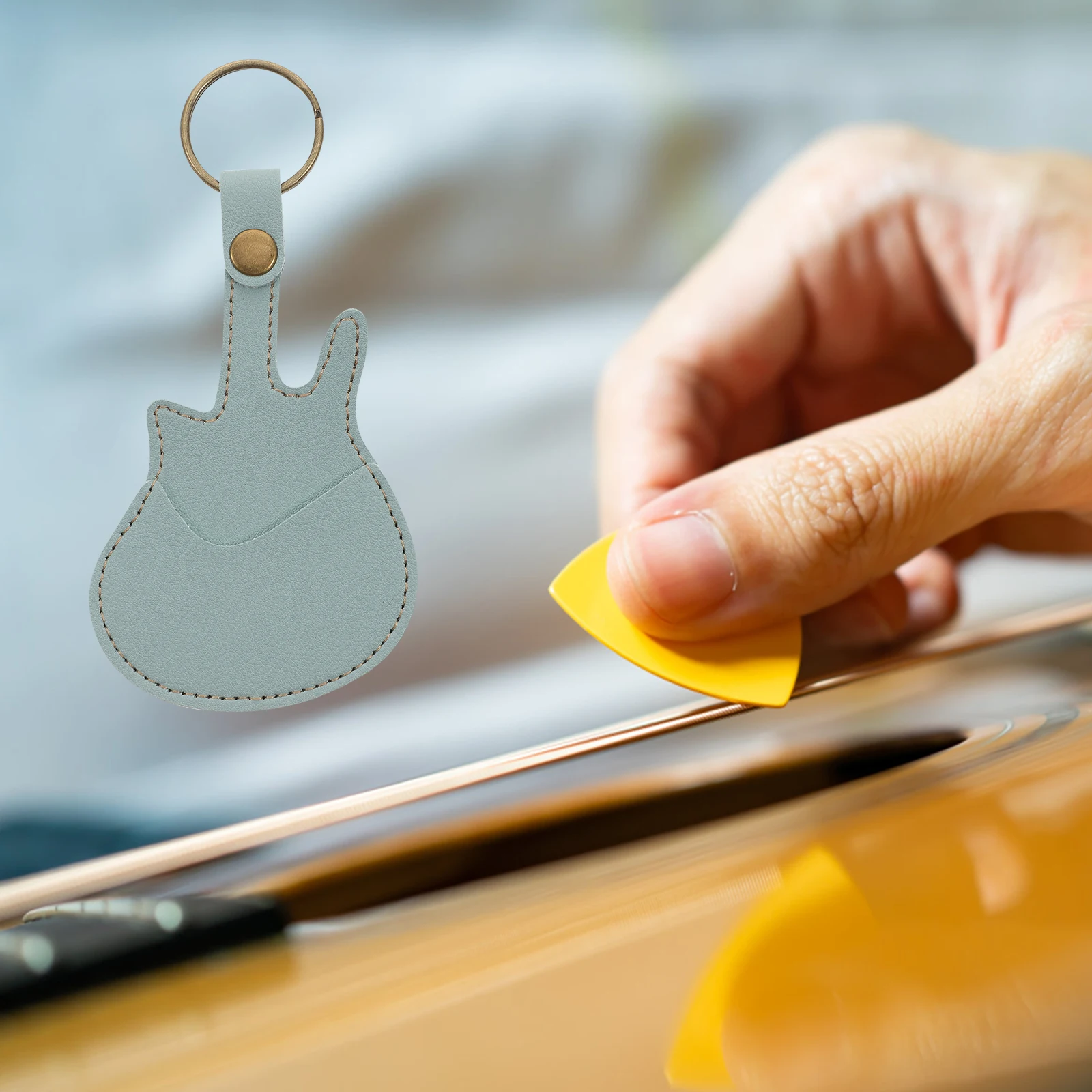 

Necklace Pick Case Guitar Accessory Metal Electric Holder Plectrum Case.