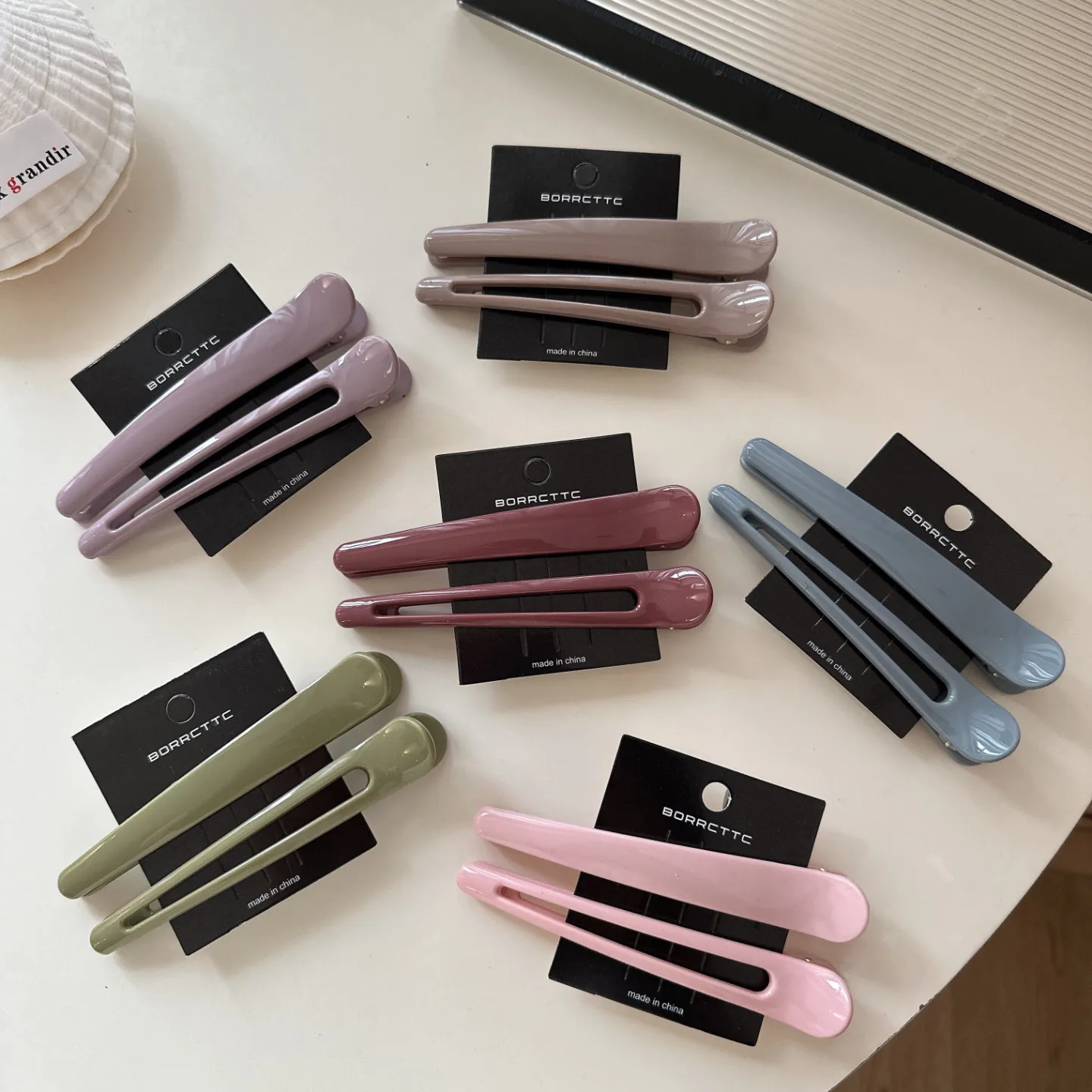 

Large Duckbill Hair Clip for Makeup Face Washing Bangs Fixing Side Clip for Flyaway Hair Premium Resin Lightweight Daily