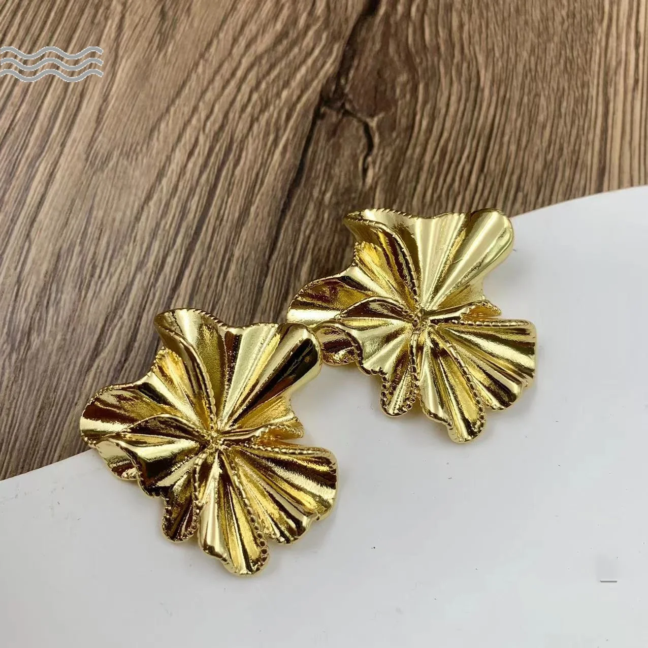 European and American vintage pleated flower earrings