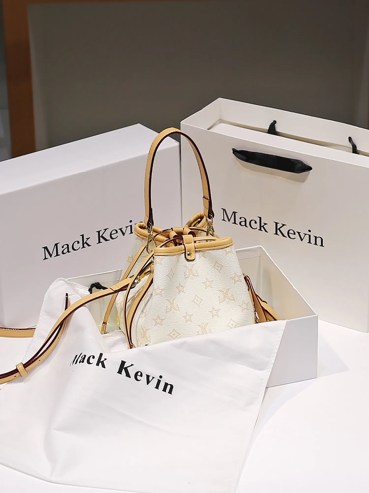 

Vintage and Luxury Handheld Bucket Bag with Fashion Flower Printing and Delicate Little Horse Pendant Women Trendy Crossbody Bag