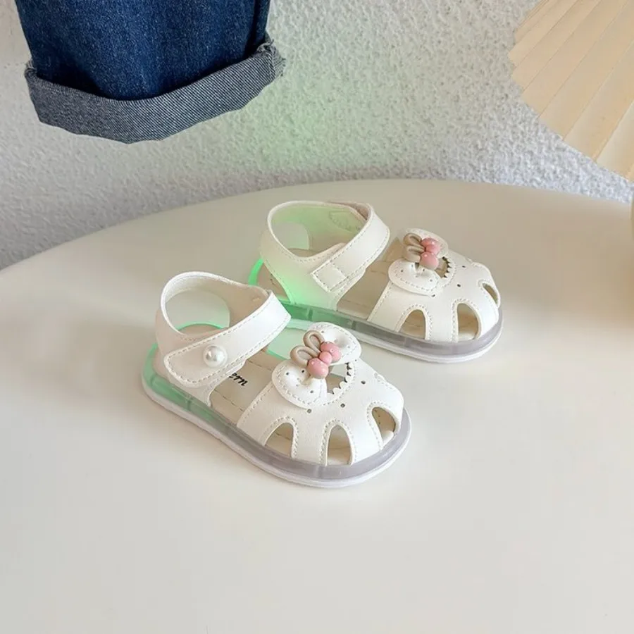 Little Girl Summer Beach Shoes 2026 Summer New Style Cute Rabbit Bow Decoration Beach Sandals with Glowing Sole Design 16-26