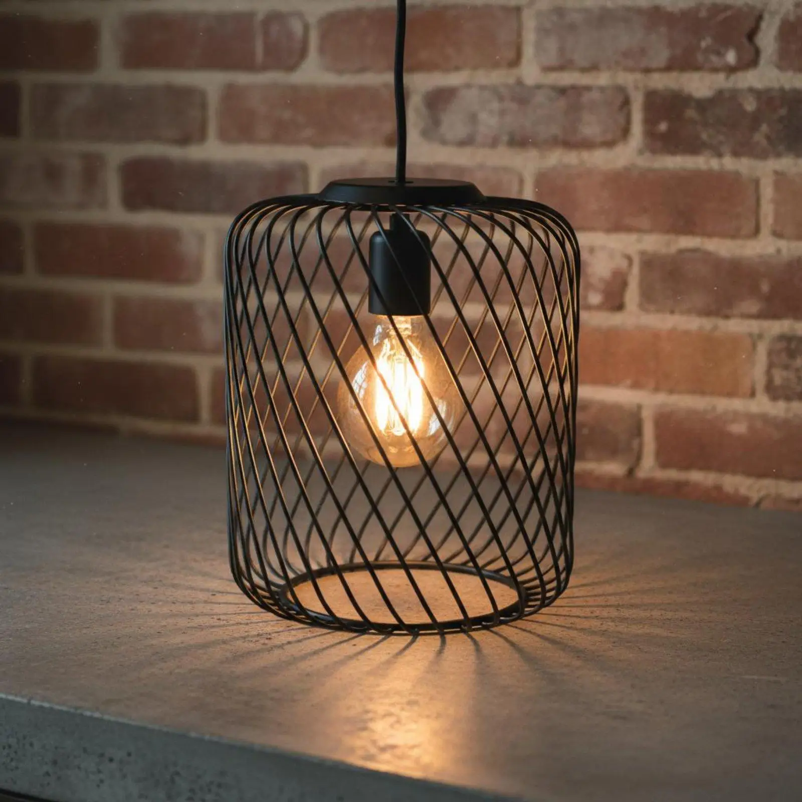Wire Cage Lampshade Hollow Crafted Metal Wire Lamp Shade Easy Bulb Change Illumination Enclosure Cage for Cafe, Dining Room,