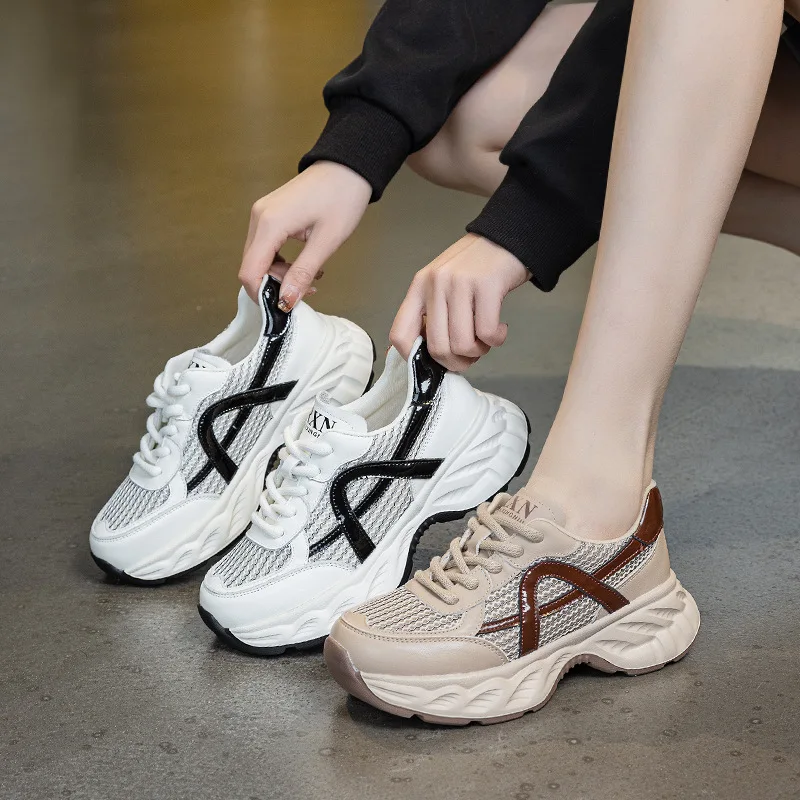 

Женские повседневные спортивные туфли 4,5 см, лето 2026: дышащие, легкие, двухцветные или однотонные, модные рабочие туфли