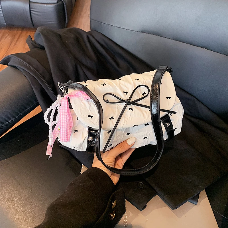 

2025 новые модные изысканные сумки на плечо из искусственной кожи с застежкой, большая вместимость, популярные молодежные сумки через плечо для женщин