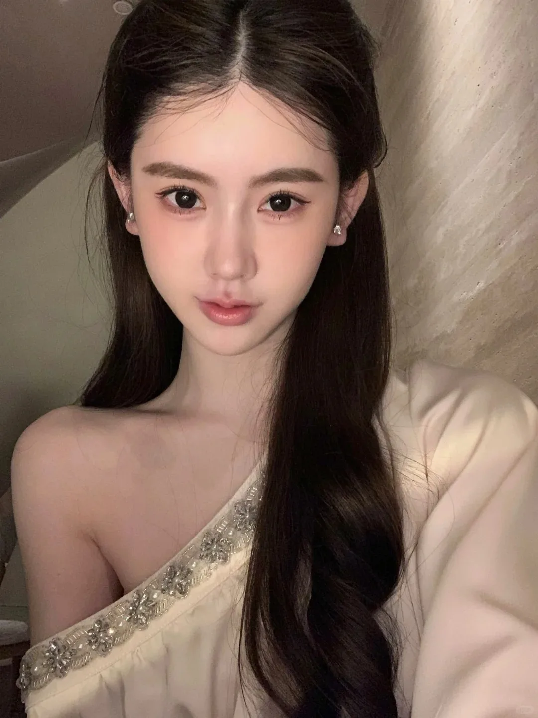 Fashion Diamond-encrusted Off-the-shoulder Tops Women's 2025 Spring Autumn New High-end Trendy Socialite Super Good-looking Tops