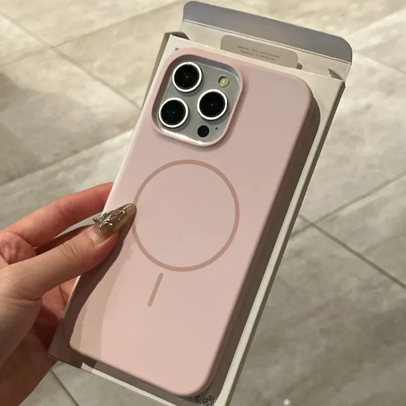 حافظة مغناطيسية فاخرة من السيليكون السائل لهاتف آيفون 17 16 15 14 Plus 13 12 Pro Max 11 لشحن Magsafe اللاسلكي المقاوم للصدمات