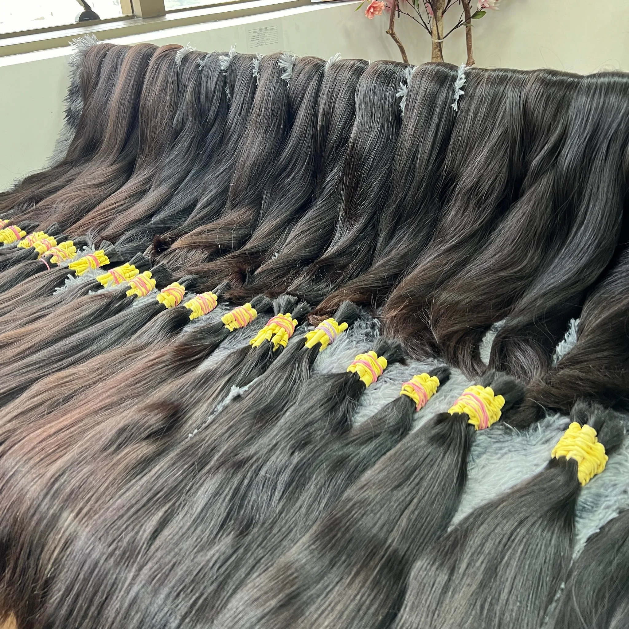 

100% настоящие человеческие волосы без утка, медовые светлые волосы, опрыскивающие индийские волосы, девственные волосы, прямые плетеные волосы для плетения