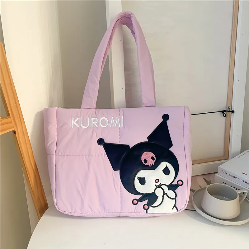 2024 Nowa torebka Sanrio Cartoon Cute Down Fabric Kuromi Tote Bag Shoulder Pacha Dog Cute Stationery Bag Large Capacity Handbag