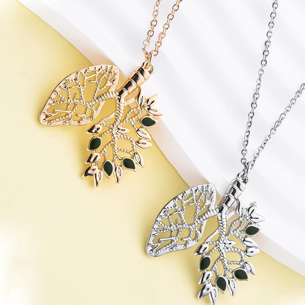 

Catuni Creative Lung Metal Organ Pendant Medical Respiratory Enamel Necklace Jewelry Accessory for Doctor Nurse Hospital