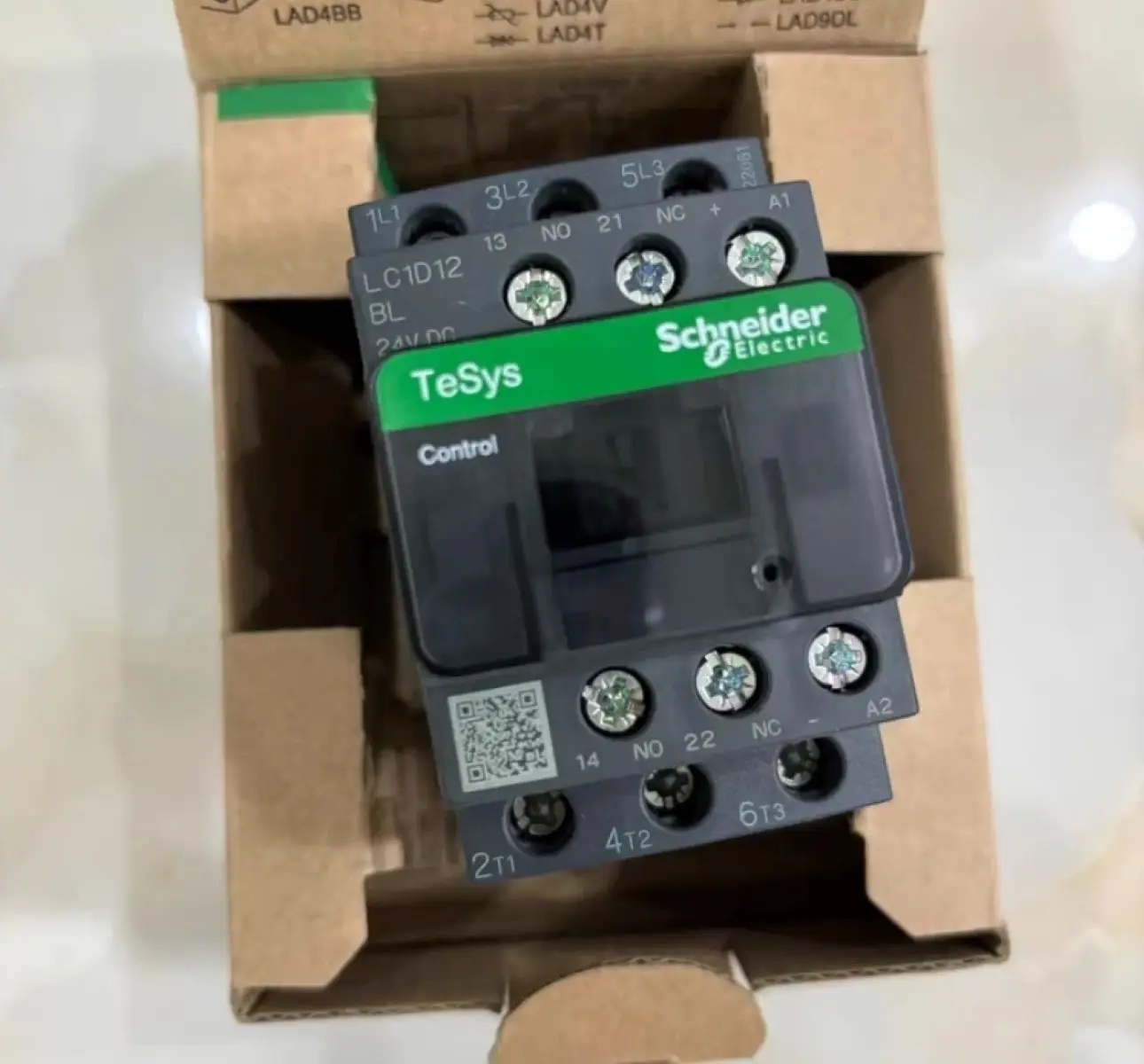 

LC1D12BL contactor - 3P(3 NO) - AC-3 - = 440 V 12 A - 24 V DC coil