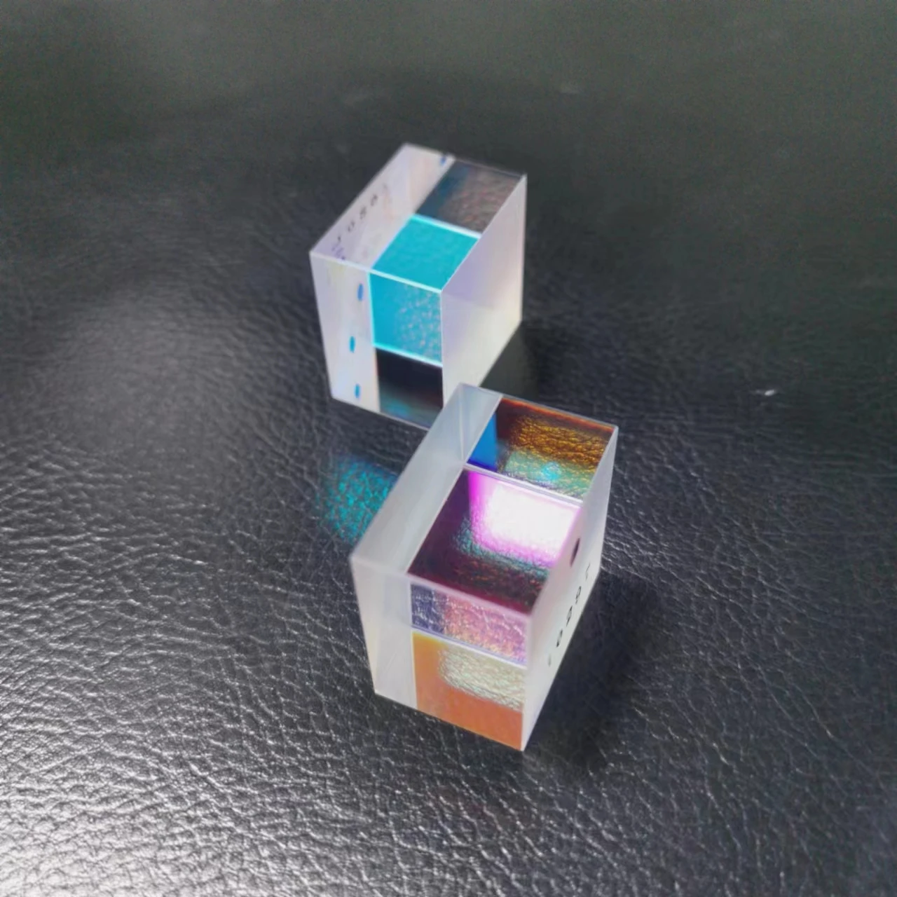 The cube of color prism light quadrilateral prism crystal prism cube optical experimental decoration 26x26x18