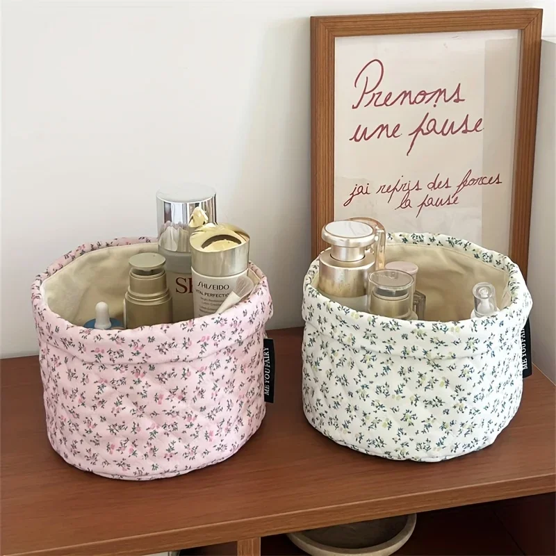 1pc Large Capacity Floral Makeup Bag, Essential Travel Organizer for Women, Skincare Storage Pouch, Cosmetic and Lipstick Holder