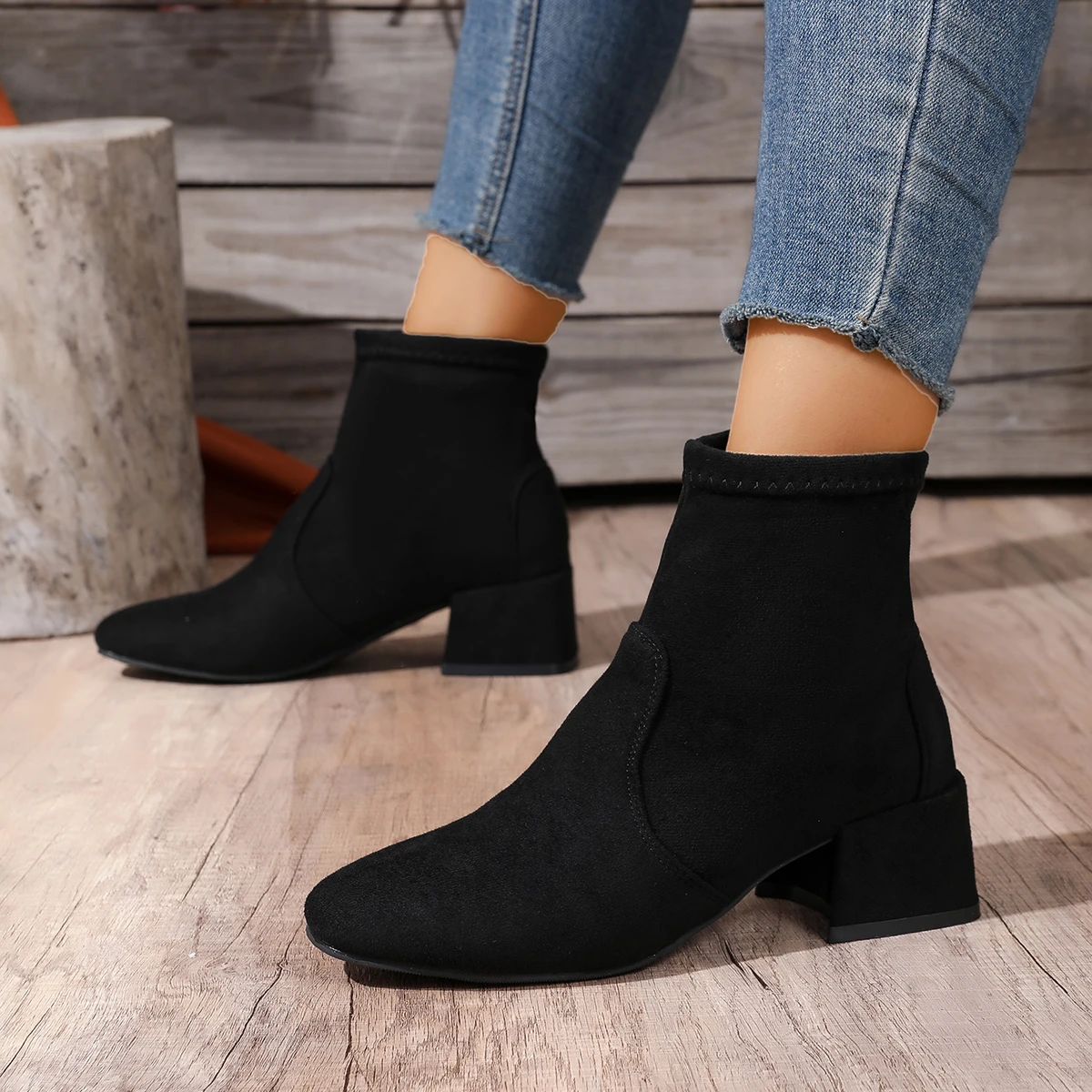 Wildlederstiefel für Damen, kurze Stiefel, 2025, neuer Herbst und Winter, dicker Absatz, mittlerer Absatz, schmale Stiefel, Schwarz, Plus-Samt-Damenstiefel