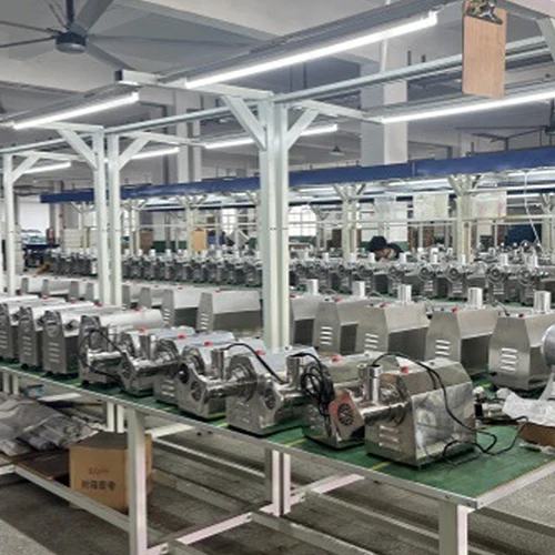 مفرمة لحم كهربائية على الطراز الإيطالي 220 كجم/ساعة محرك 1100 وات 3 أحجام طحن مقاومة للصدأ من الفولاذ المقاوم للصدأ لطحن لحم البقر وأغذية الحيوانات الأليفة #6