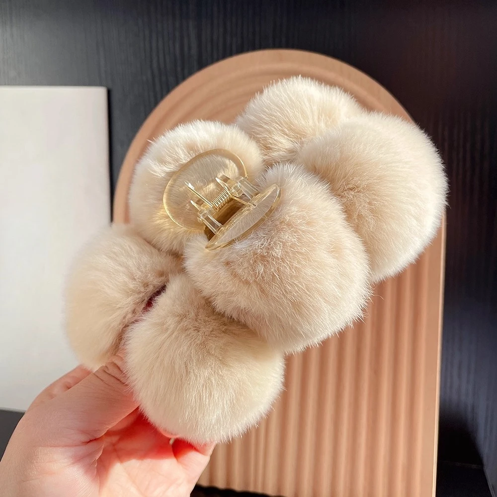 

Natural Rex Rabbit Fur Hair Claw Large Hairpin Temperament Clip Girls Cute Plush Hair Scratching Ponytail Fuzzy Claw Clip