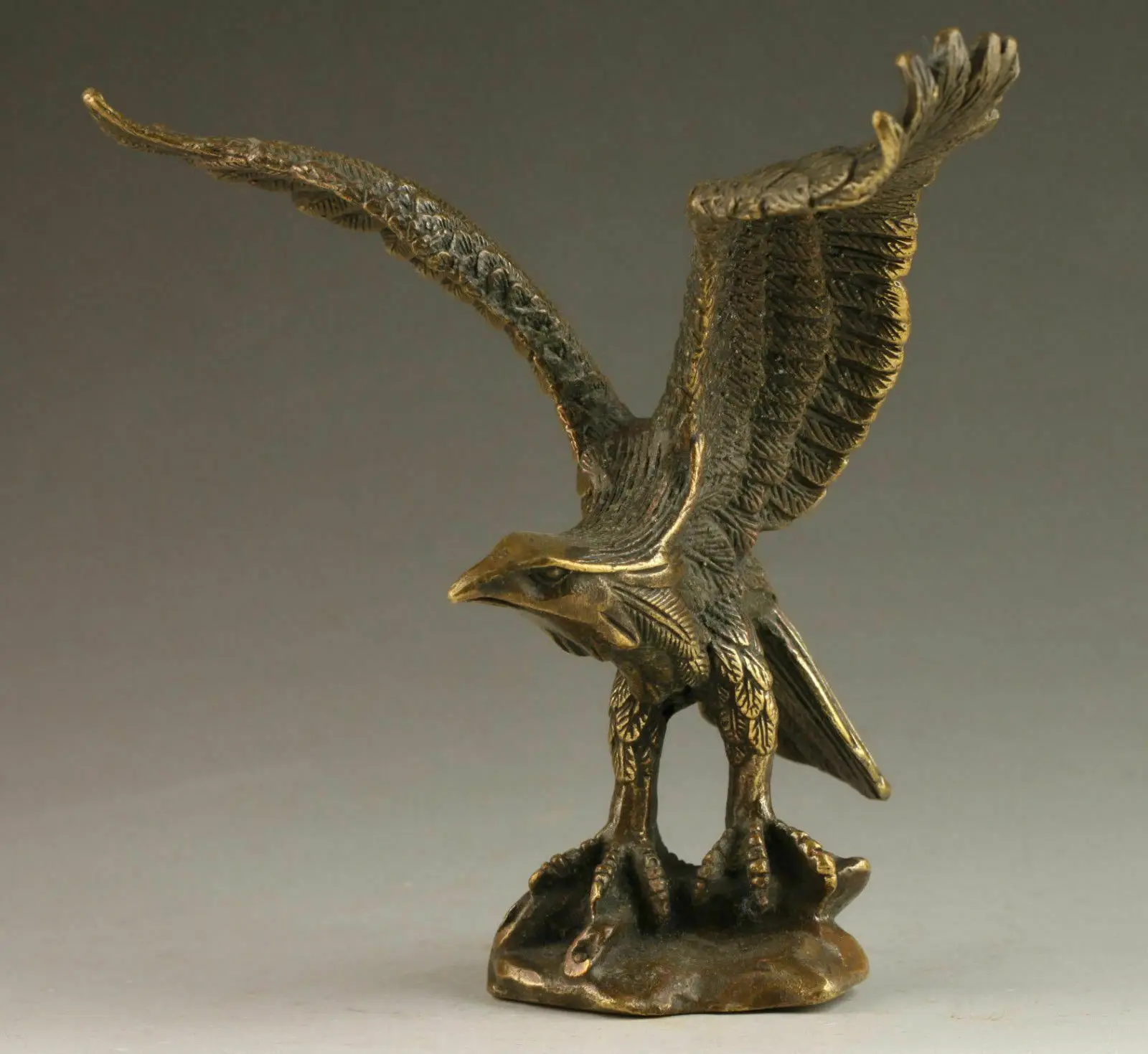 

Collectable Handmade Old Carving Vivid Bronze Statue Eagle figurine