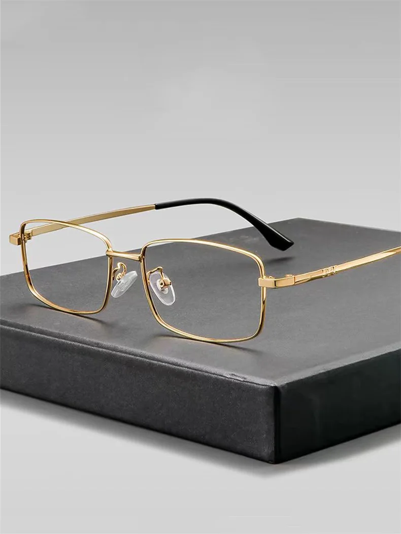 2025 Neue hochwertige Titanlegierung mit goldenem quadratischem Rahmen, Anti-Blaulicht-Lesebrille für Mann und Frau, modische Brille – Detail 1