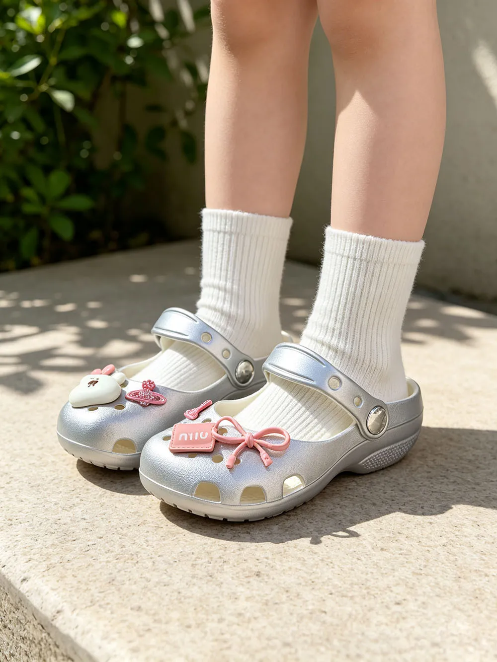 2026 Kinder Mädchen Ballett Mary Jane Clogs Silber Niedliche Bären-Charms Verstellbarer Riemen Rutschfeste Sommer Strand Outdoor Sandalen – Detail 19