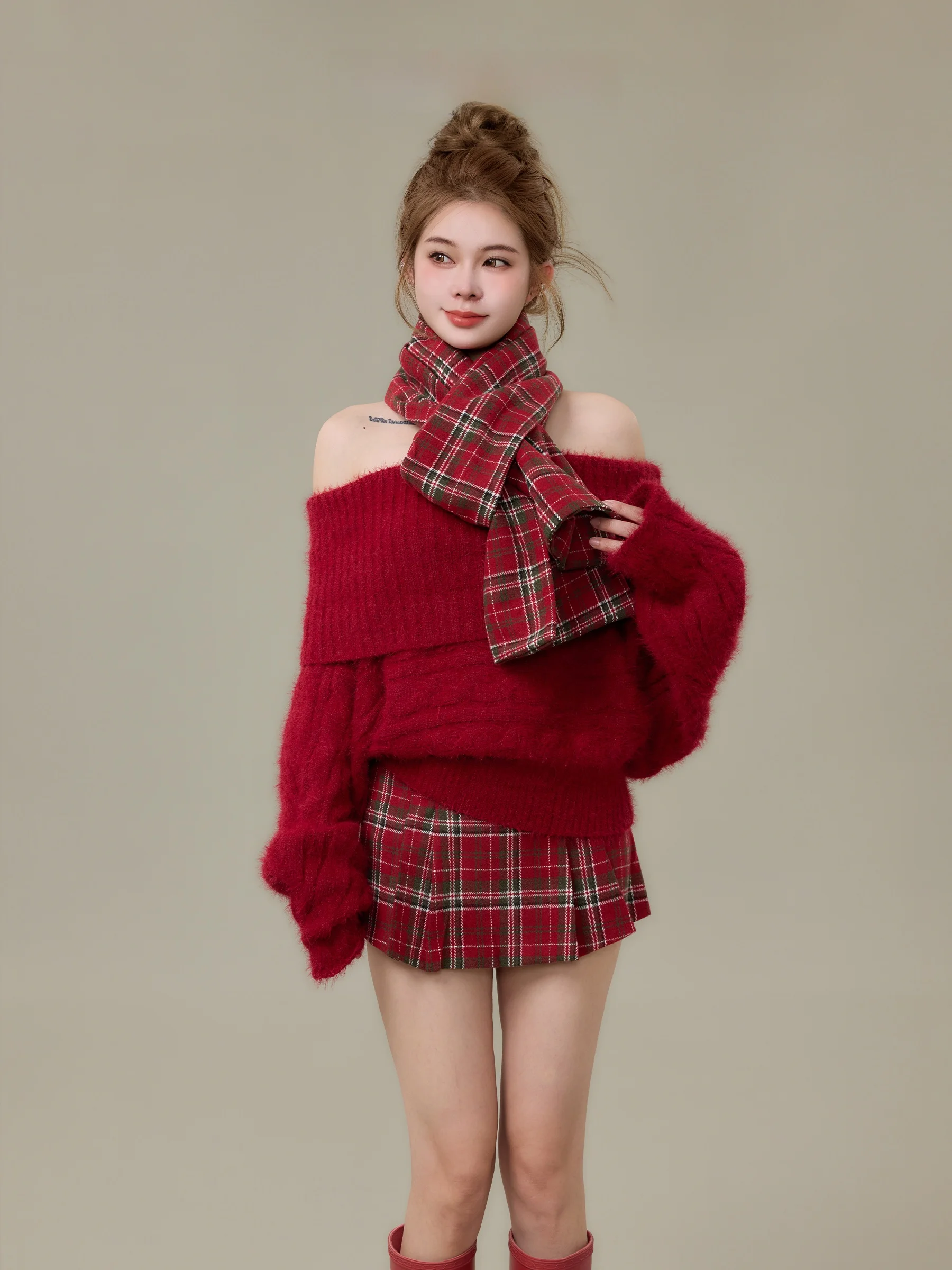 

Красный вязаный свитер на одно плечо, мягкий и уютный, женский, модный, новогодний наряд, осенне-зимний, свободного кроя, с длинным рукавом, однотонный