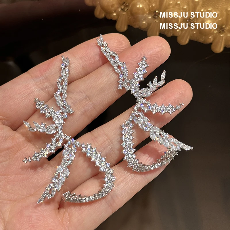 Lingzhi Wu Zircon Clip Earrings, Elegant Full of Diamonds Snowflower Stud Earrings, 925 Silver Needle, Fashion Exaggeration