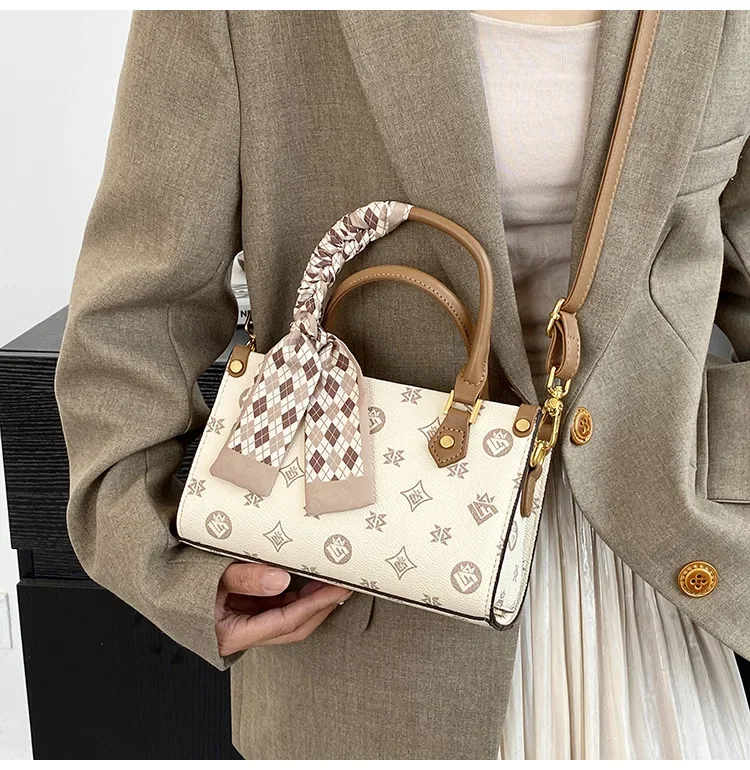 2025年新作テクスチャードハンドバッグ、レトロプリントショルダーバッグ、ニッチデザインクロスボディバッグ（女性用）