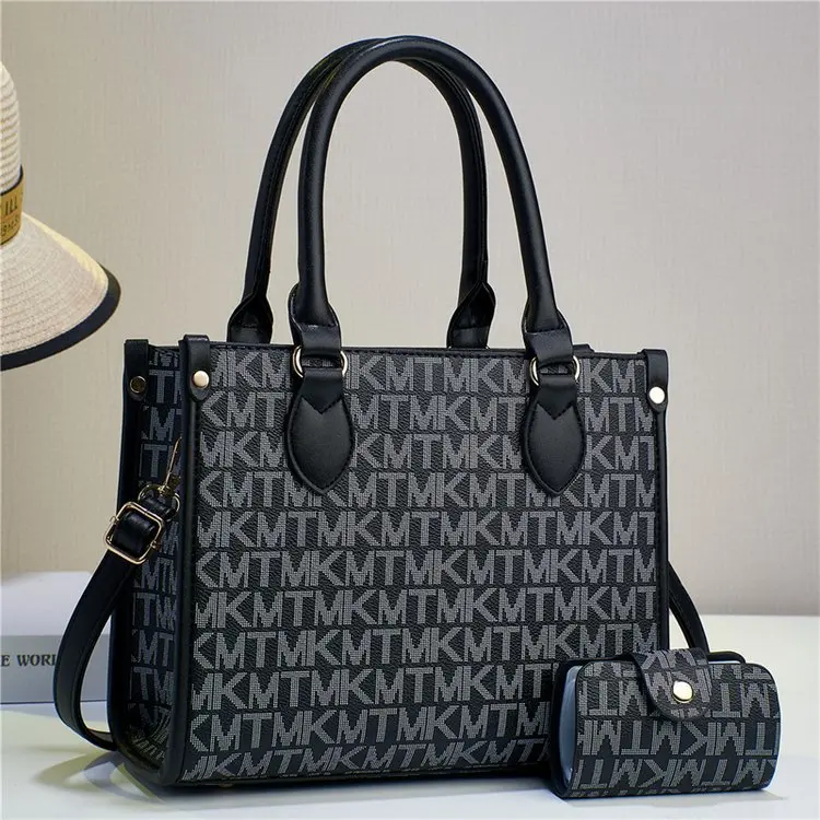 

2025 New Style! Letter Fashion Women's Bag - High-end and Large-capacity, A Trendy Single-shoulder, Crossbody and Hand-carry Bag