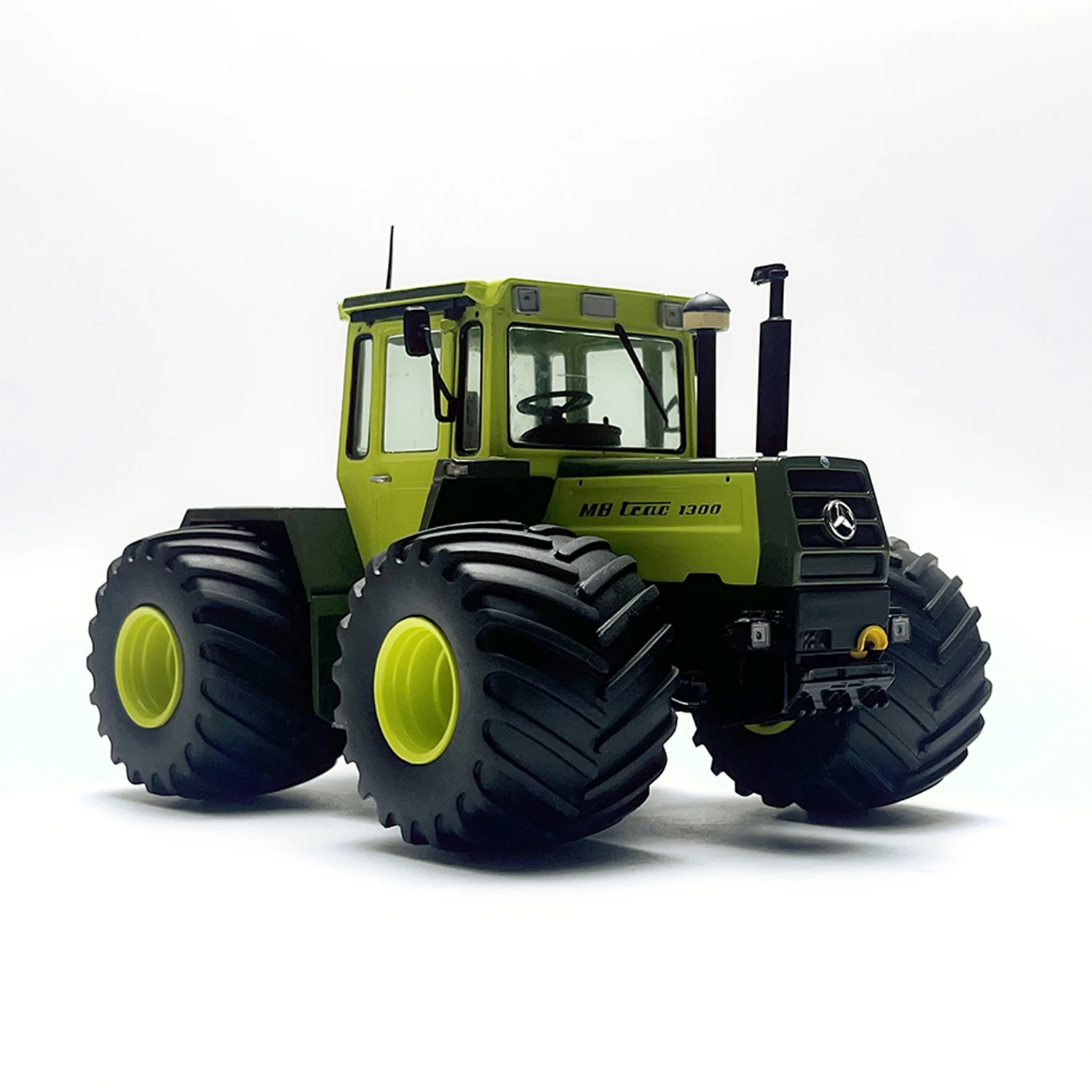 Weise 1:32 Scale Diecast Alloy MB-Trac 1300 Agricultural Tractor Toys Cars Model Classics Adult Gifts Souvenir Static Display