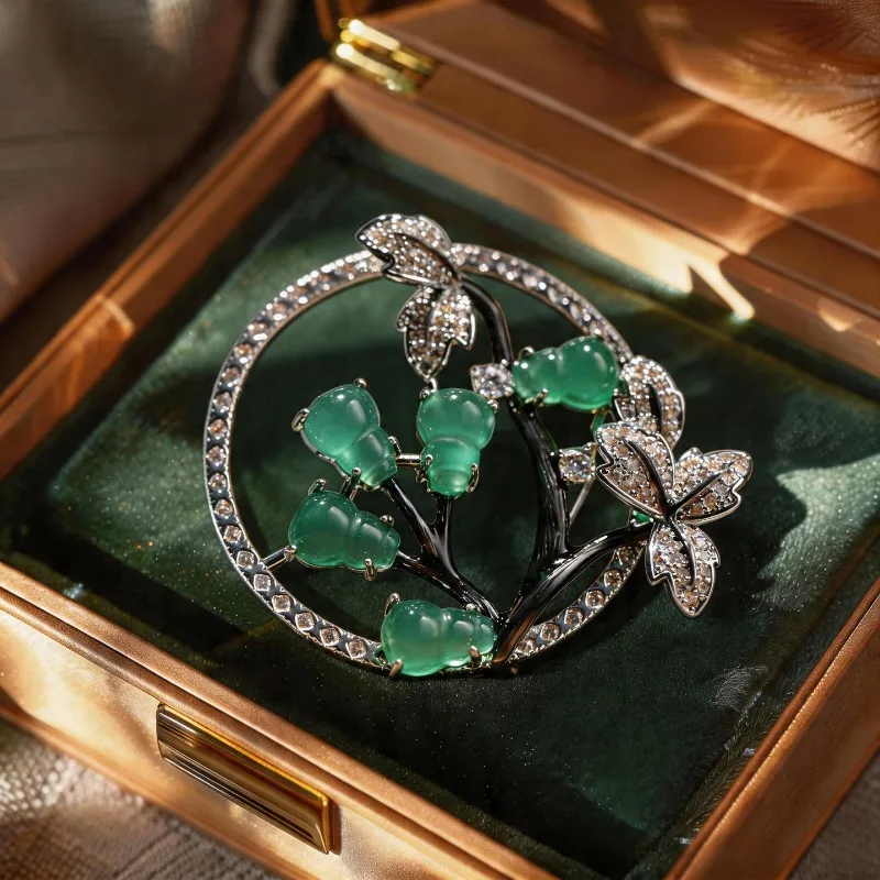 New Chinese style chalcedony gourd brooch light luxury fashion emerald temperament elegant pin