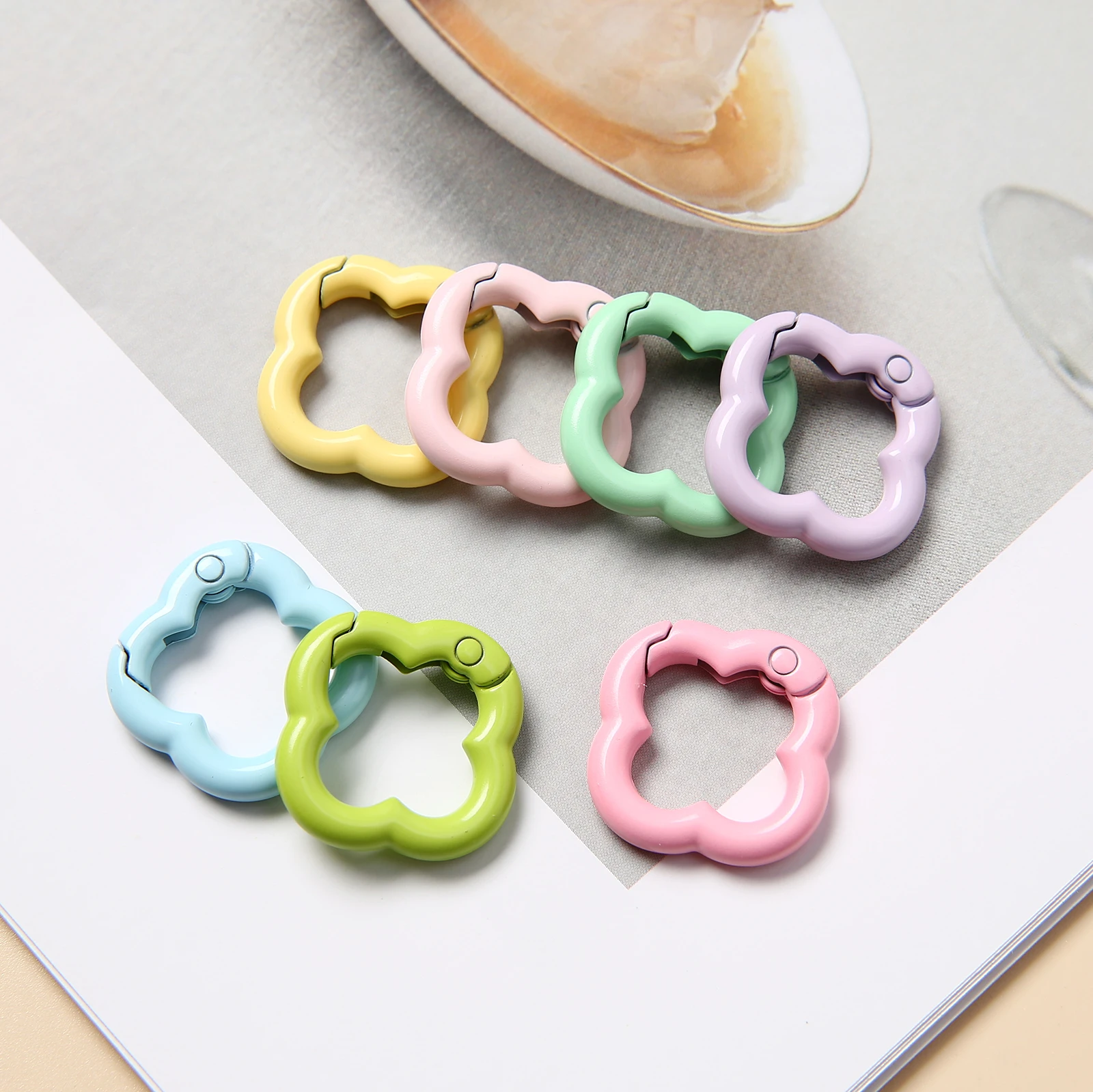 Multi-color Four-petal Flower Spring Open Clip Metal Flower Key Ring Connector Hardware for DIY Keychains Resin Charms Bag