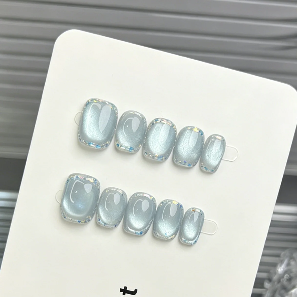 

10pcs Light Blue Cat Eye Press on Nais Iridescent Glitter Edge Fake Nail Glass Bead Effect Short Square False Nail for Women