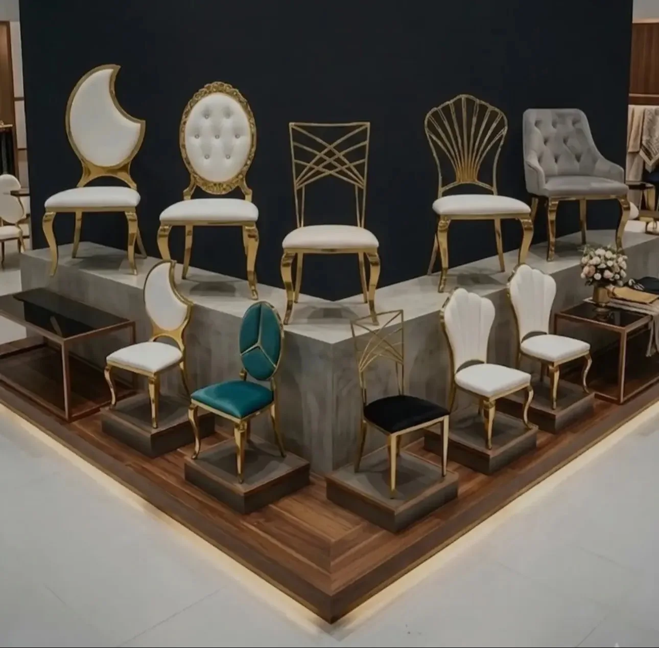 China Foshan Factory Wholesale Plastic Golden Gold Wedding Event Chairs Wedding Chiavari Chair