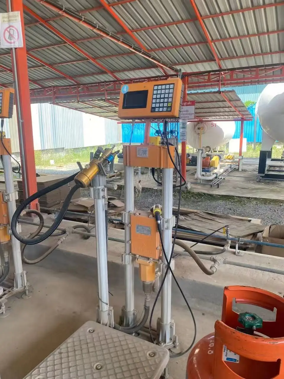Pneumatic Automatic Filling Straight Valve Filling LPG Cylinder Refilling Device for Cooking and Home Use