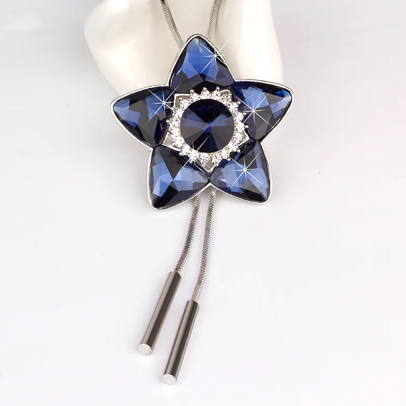 سلاسل سترة عصرية، وسلاسل سترة على شكل نجمة، ومعلقات فستان نسائية طويلة ومتعددة الاستخدامات، وقلائد كريستالية