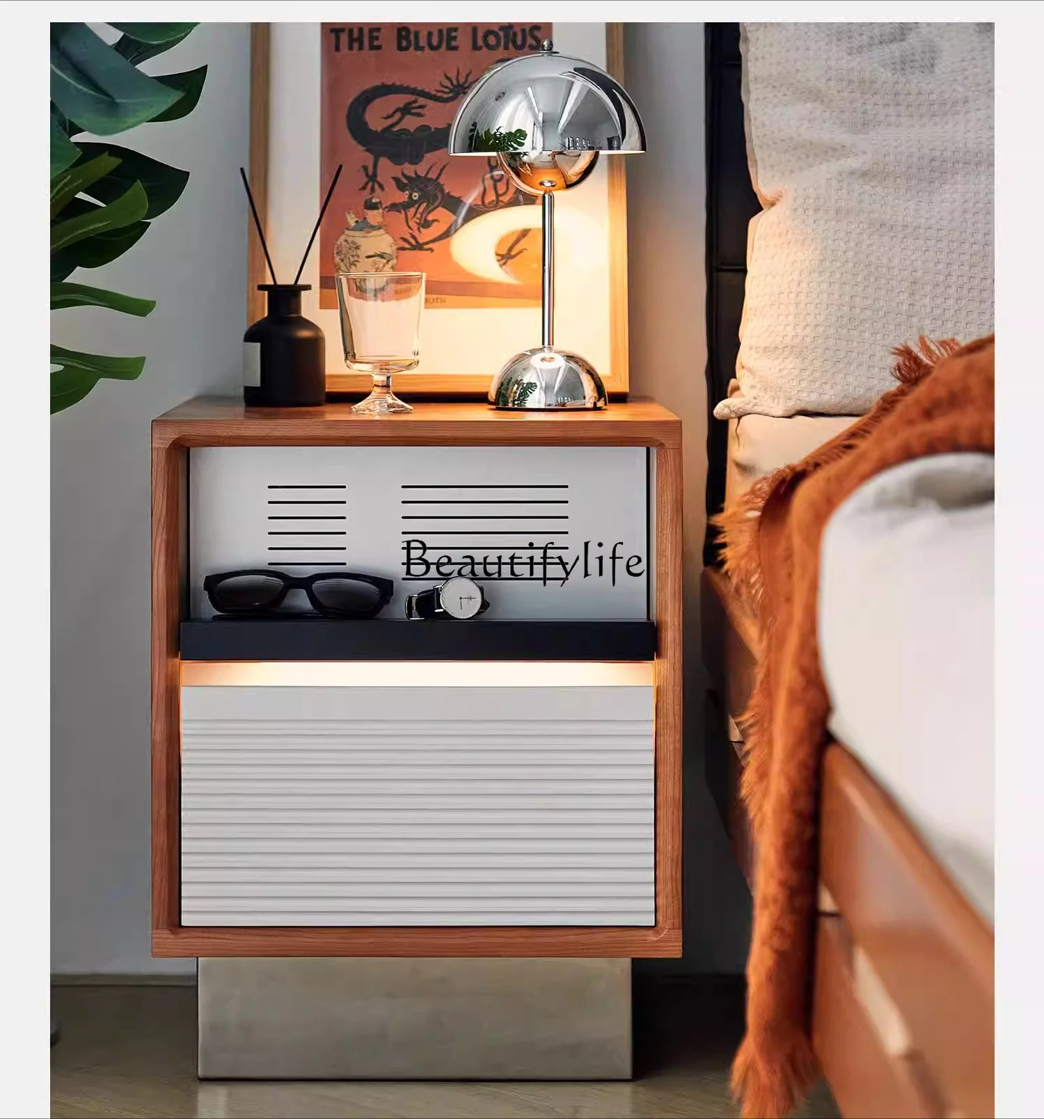 

*Medieval solid wood bedside table Cherry wood retro bedside table