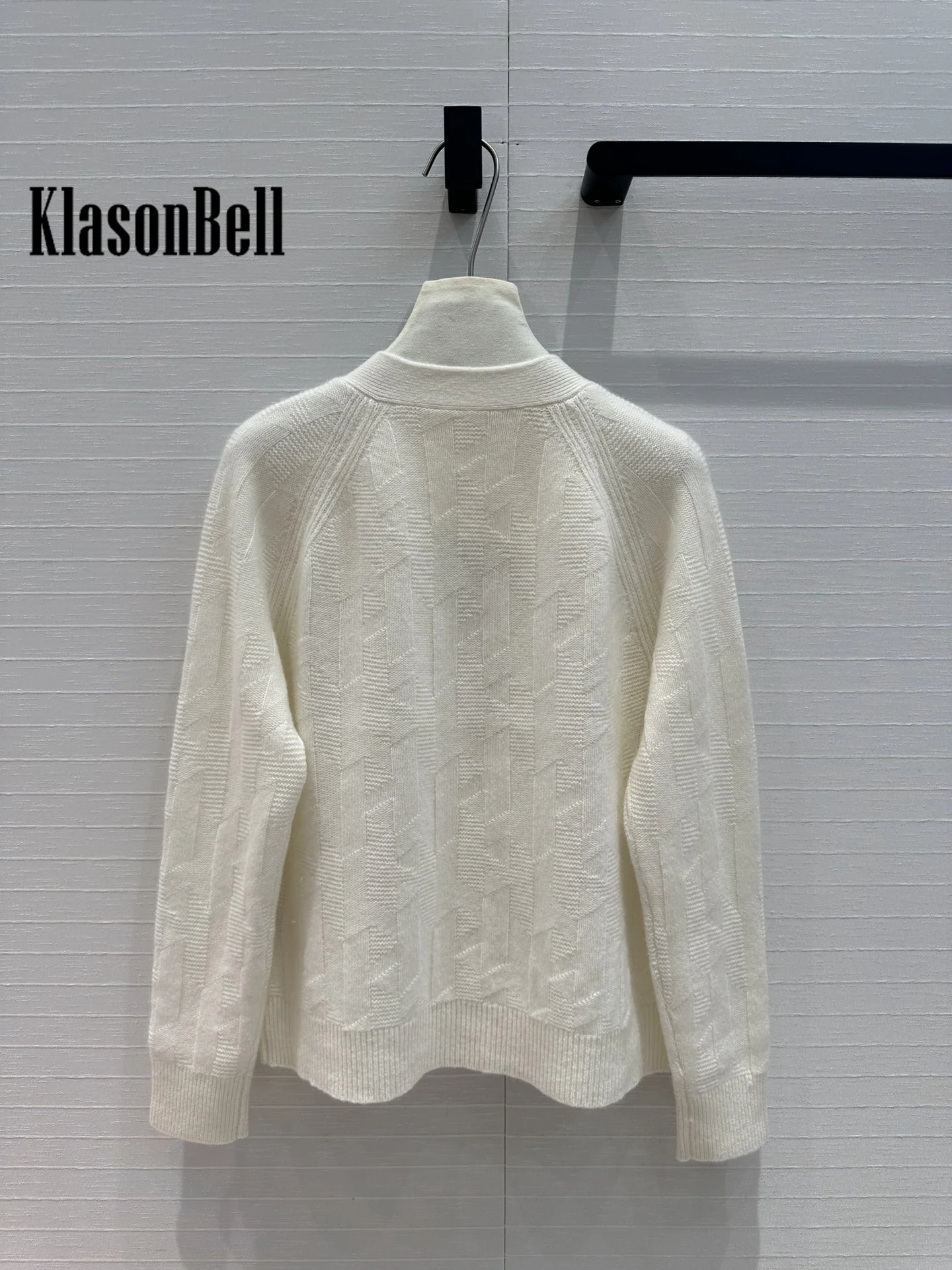 7.15 KlasonBell Women\'s 2024 Autumn New Classic V-Neck Cashmere Knit Cardigan Simple Jacquard Raglan Long Sleeve Coat