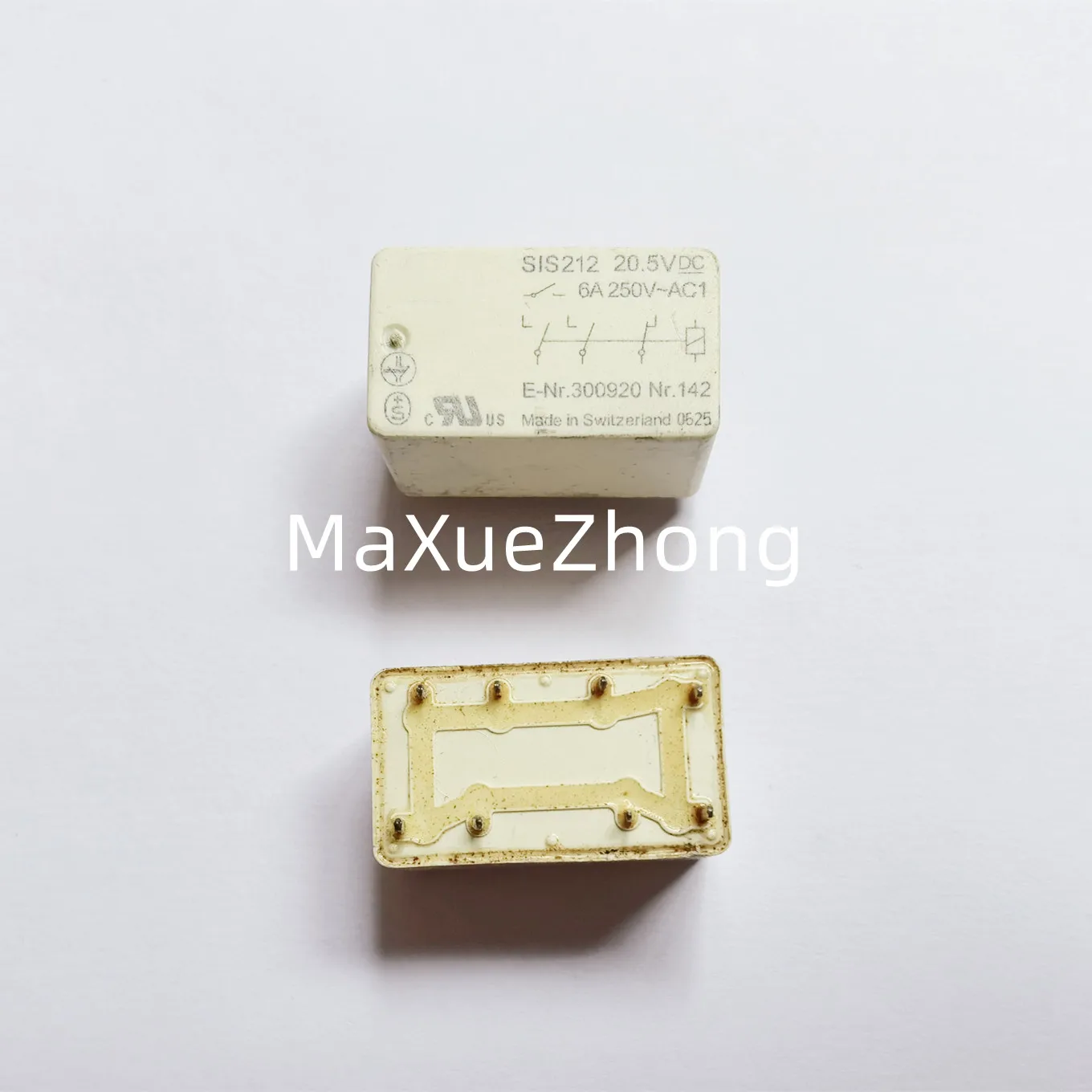 

Hot spot genuine import relay SIS212 20.5VDC 8pin