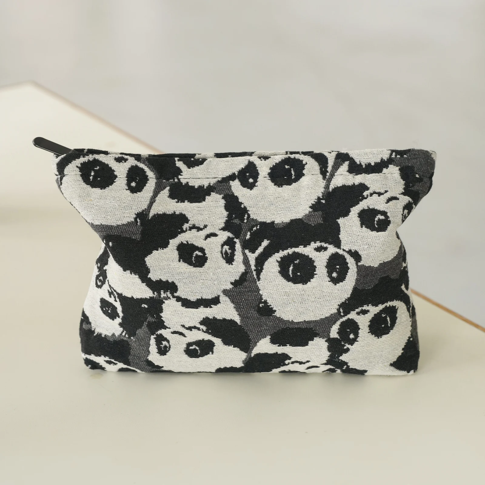 Women\'s Cosmetic Bag Black & White Panda Portable Lipstick Mobile Phone Cosmetic Storage Bag Commuter Clutch Travel Amenity Bag