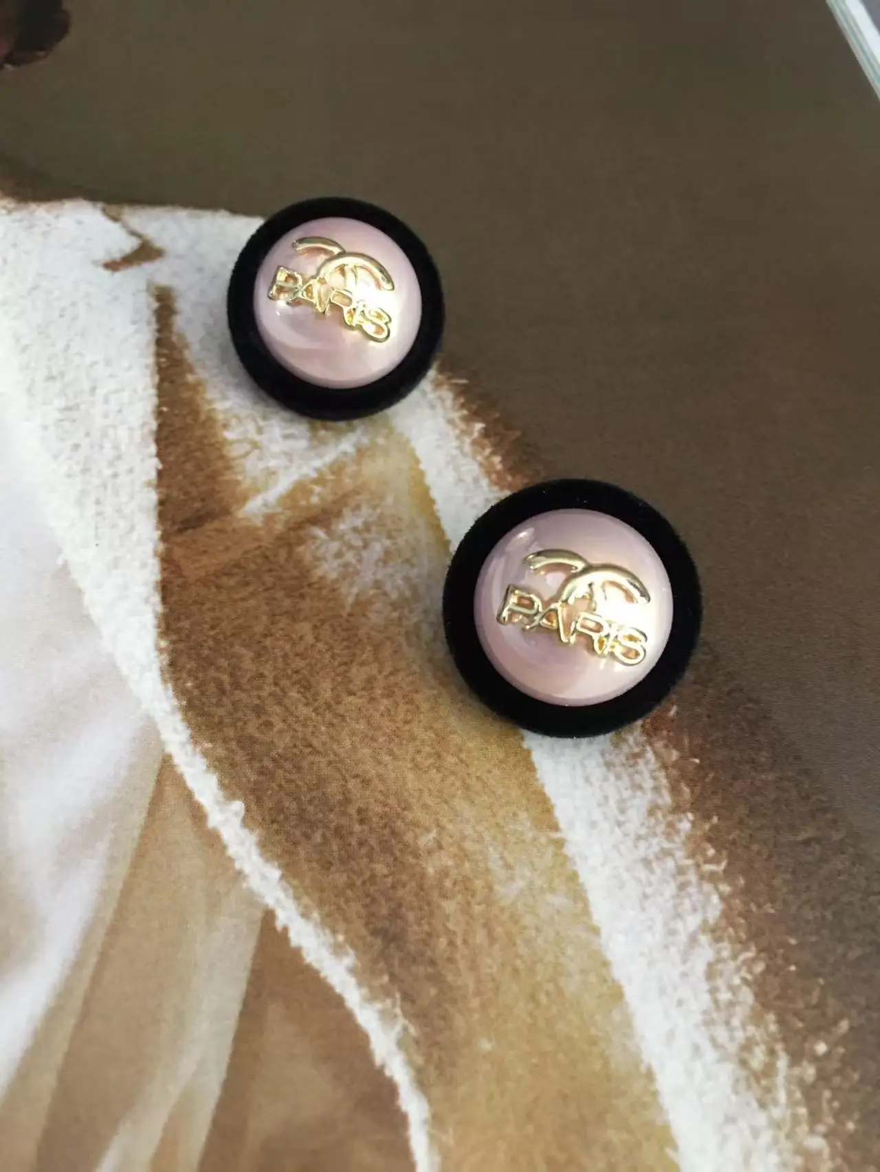 Best Sellers Luxurious pearl luster 2.3 * 2.3 cm earrings, French high-end earrings, simple and elegant temperament earrings