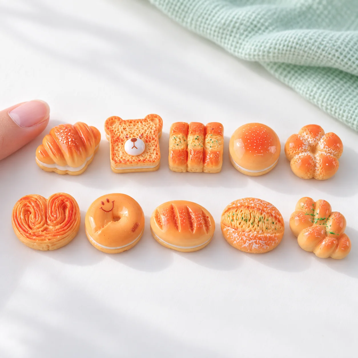 10pcs Mini Pretzel Bread Model Resin Miniature Bakery Food DIY Craft Accessories Minature Embellishments Home Decorations