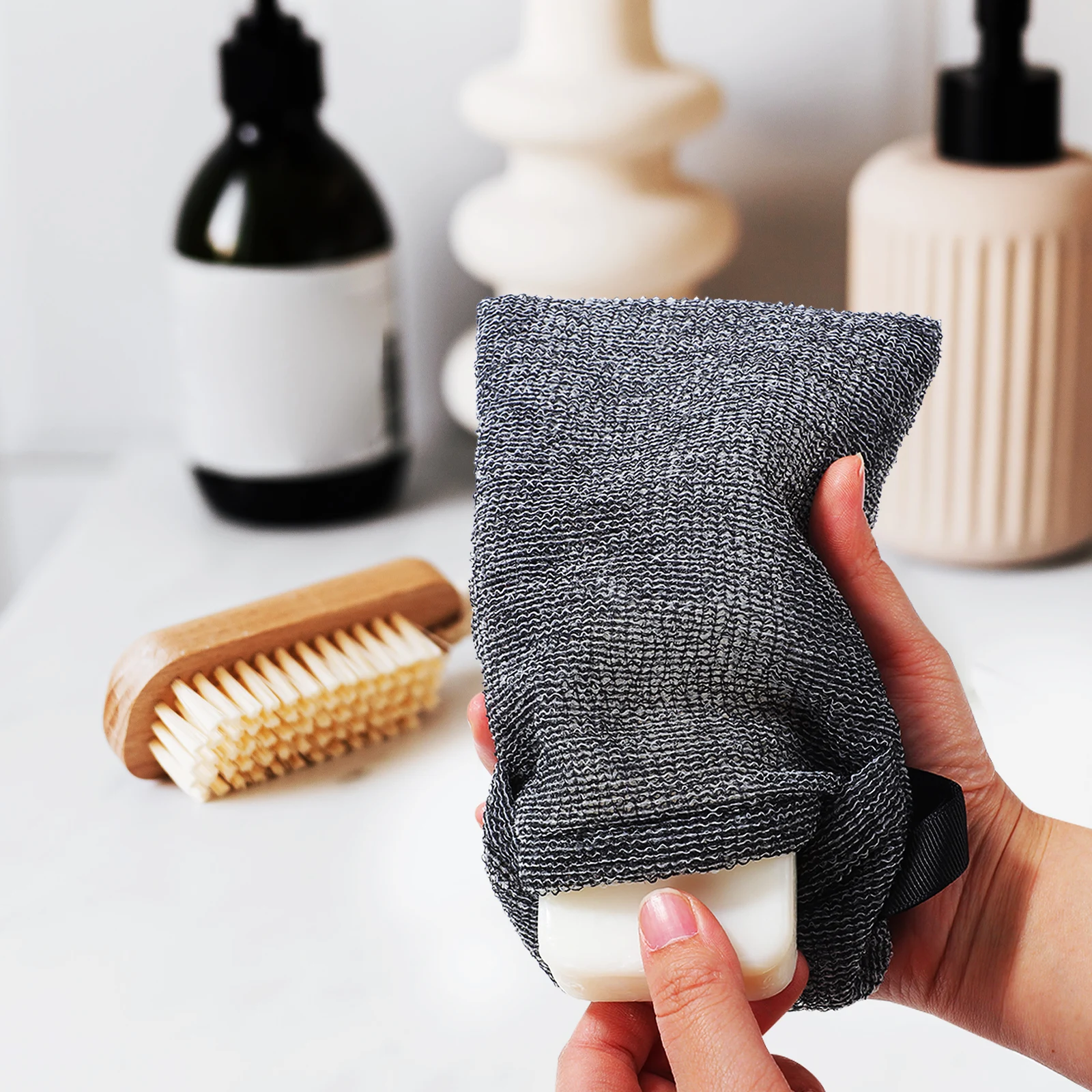 

4 pcs Bag Bar Bags For Bars Soap Pouch Exfoliating Body Scrubber Nylon Mesh Soap Bags For Bathing With Hanging Rope