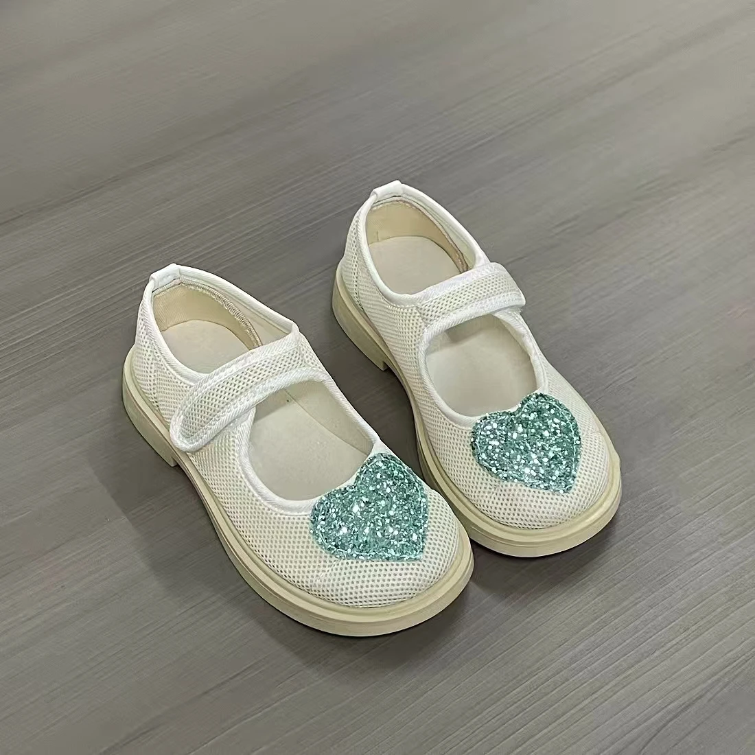 Jinyu Girls' Love Shaped Mesh Breathable Girl Princess Shoes Campus Student Middle School Shoes Trend Outdoor Camping Travel