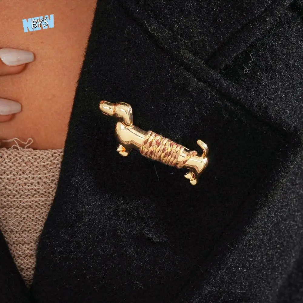 

Vintage Luxury Sausage Dog Brooch Jewelry Accessories Personality Cute Dog Brooch Creative Retro Animal Lapel Pin Men/Women