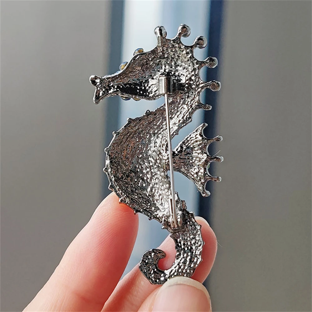 New Glittery Seahorse Brooch Pins Women Full Rhinestone Hippocampus Brooches Classic Animal Badge Jewelry Accessories Gifts